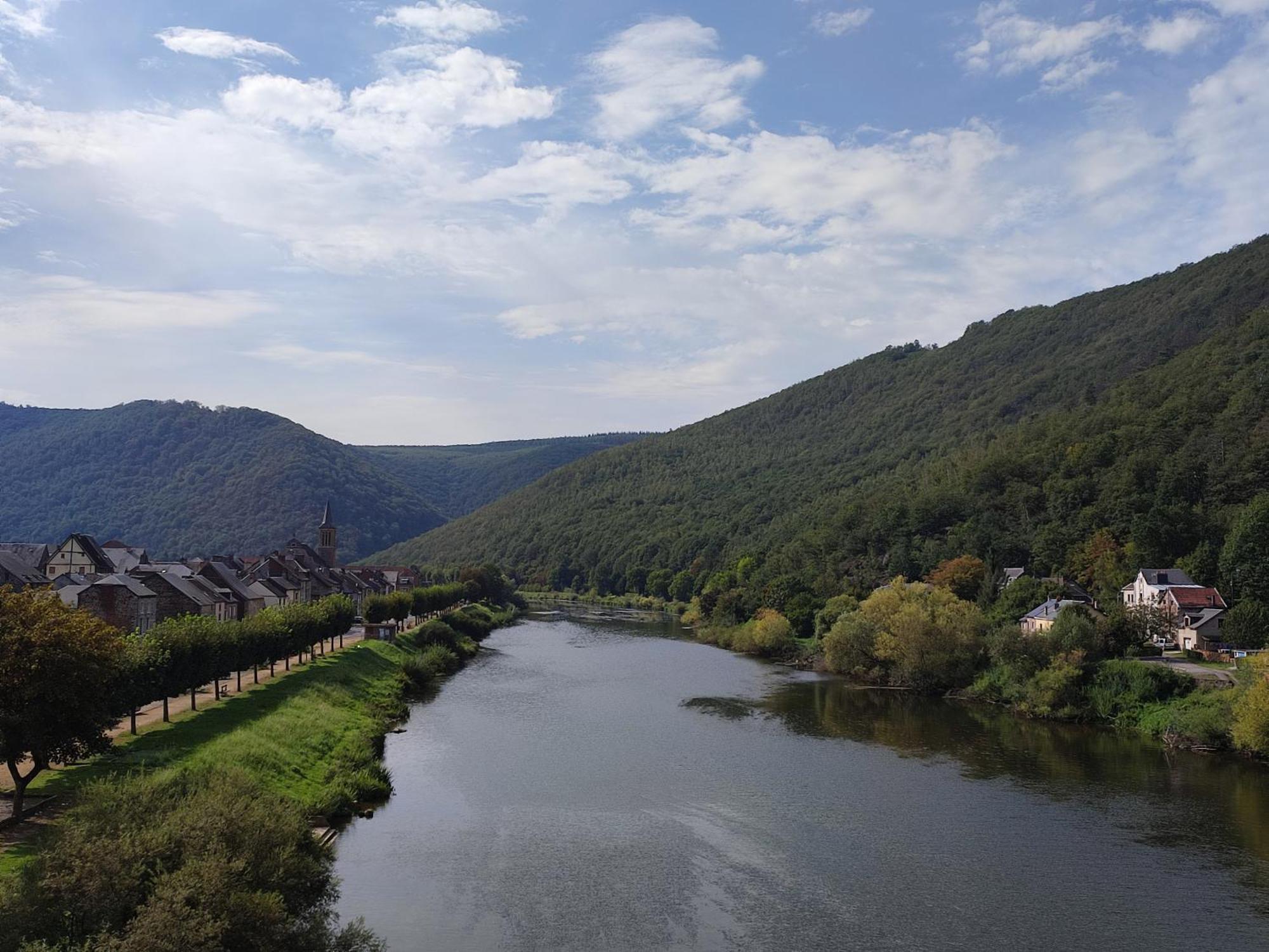 Entre Meuse Et Foret Revin  ภายนอก รูปภาพ