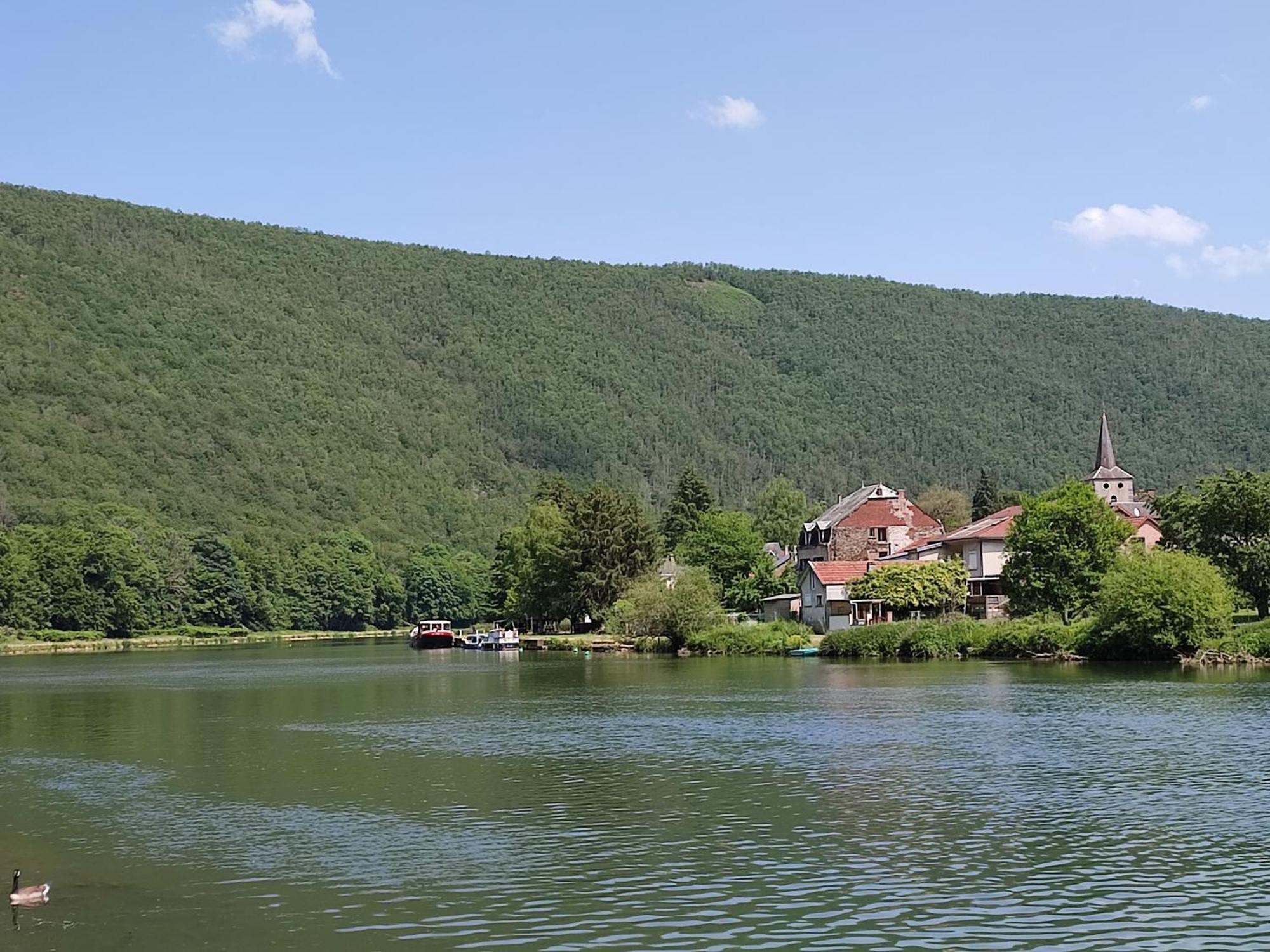 Entre Meuse Et Foret Revin  ภายนอก รูปภาพ