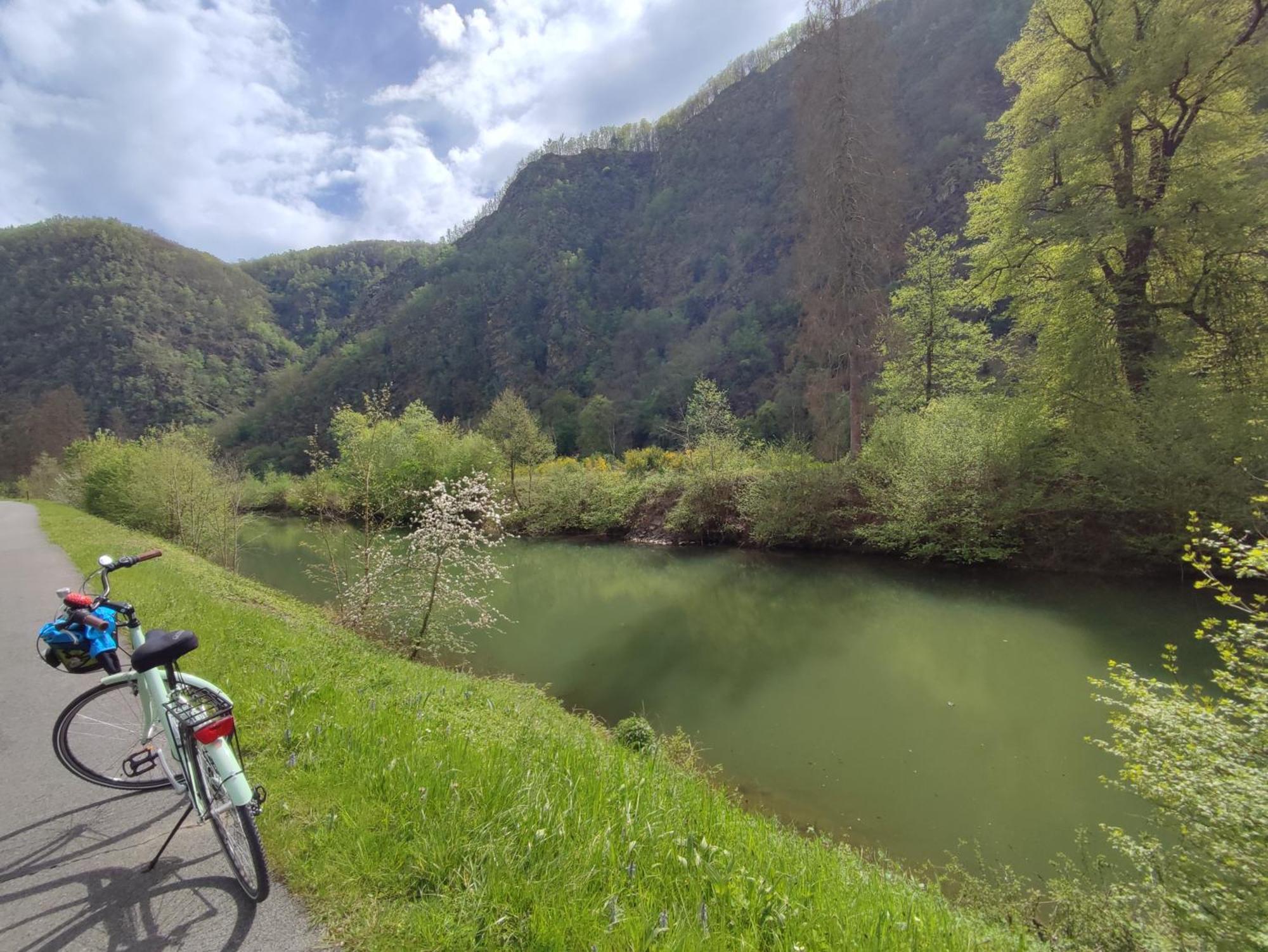Entre Meuse Et Foret Revin  ภายนอก รูปภาพ